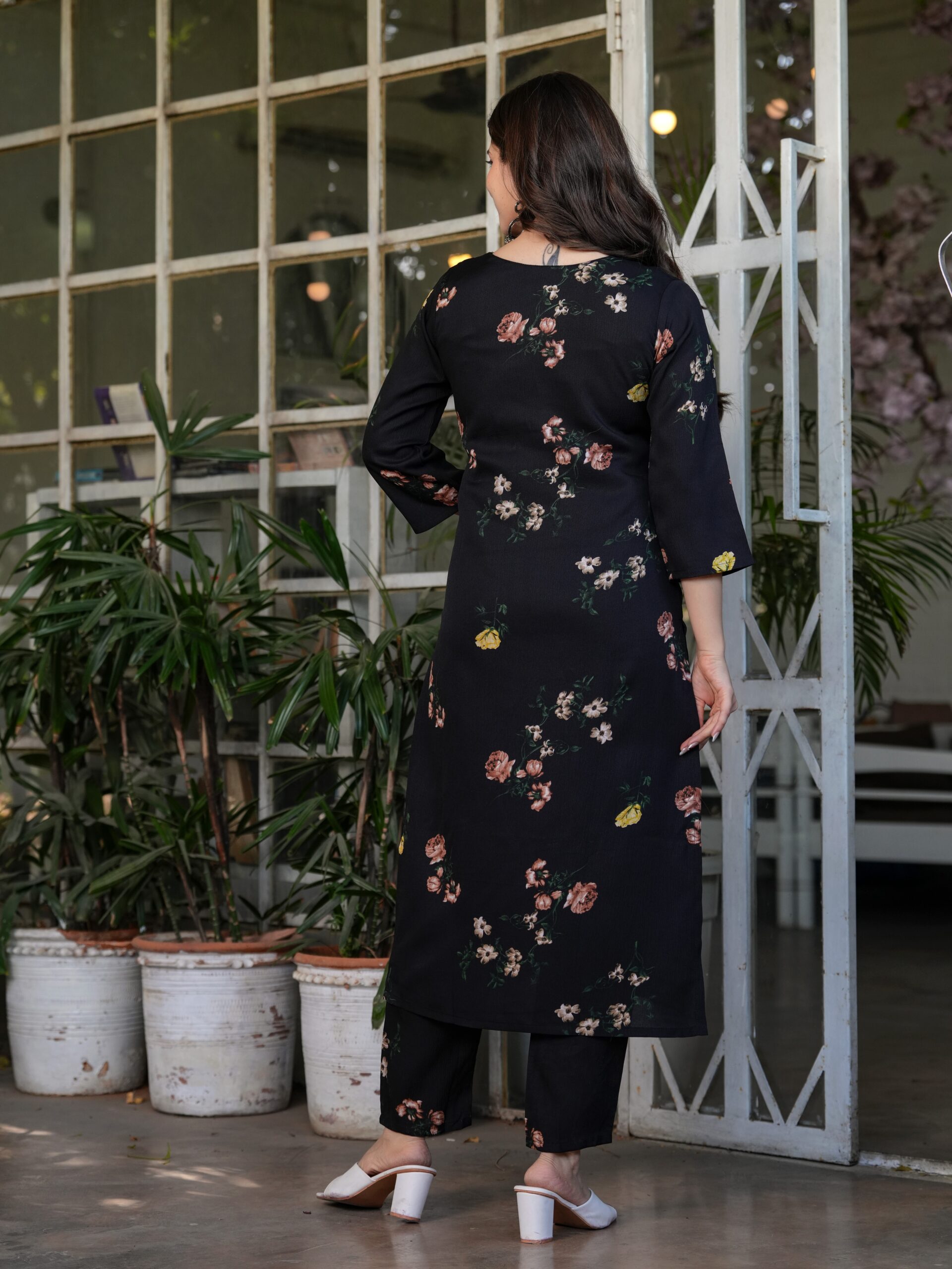 Silk Blend Printed Straight Kurta with Pant And Dupatta Set - Image 10