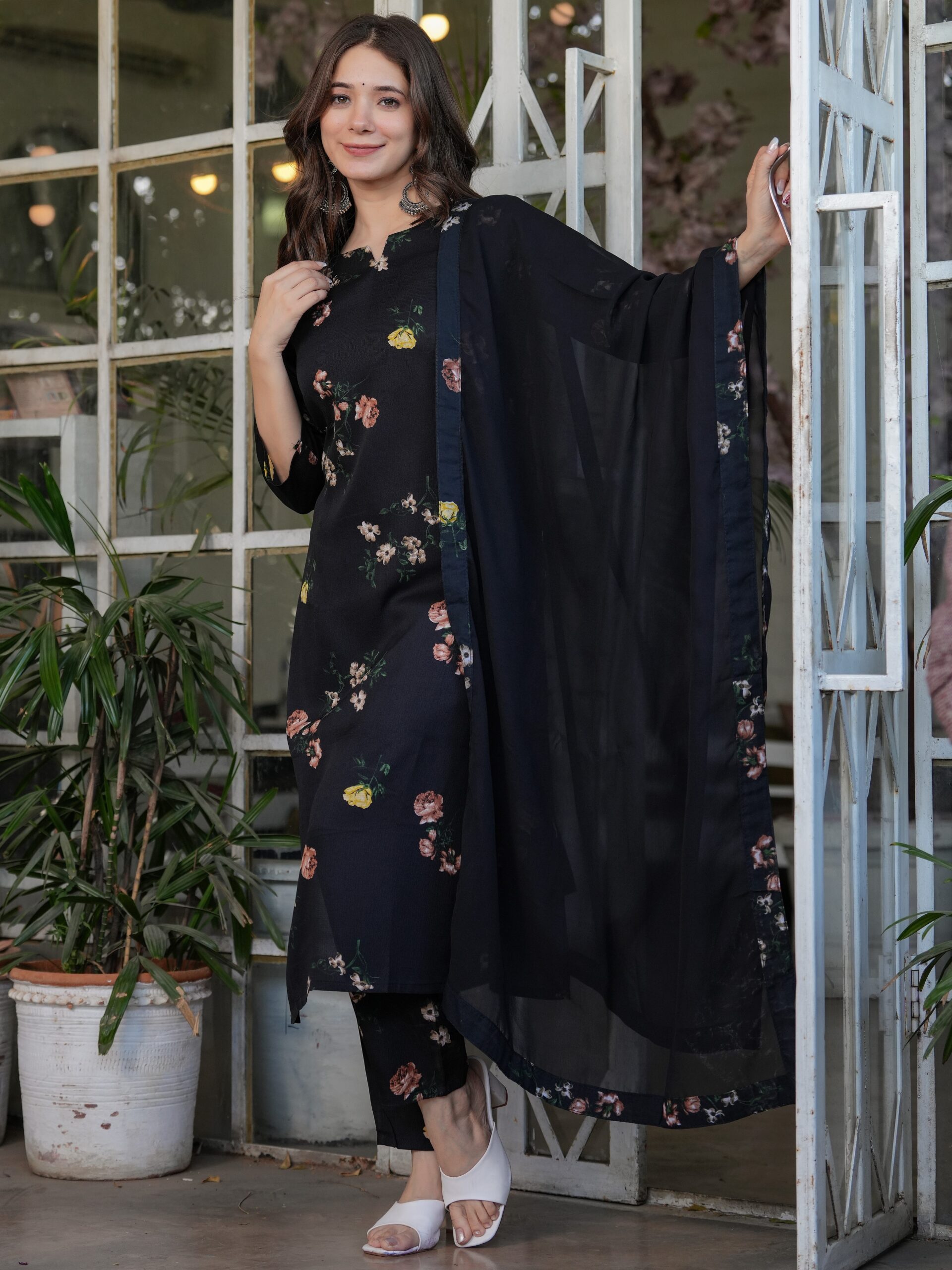 Silk Blend Printed Straight Kurta with Pant And Dupatta Set - Image 5