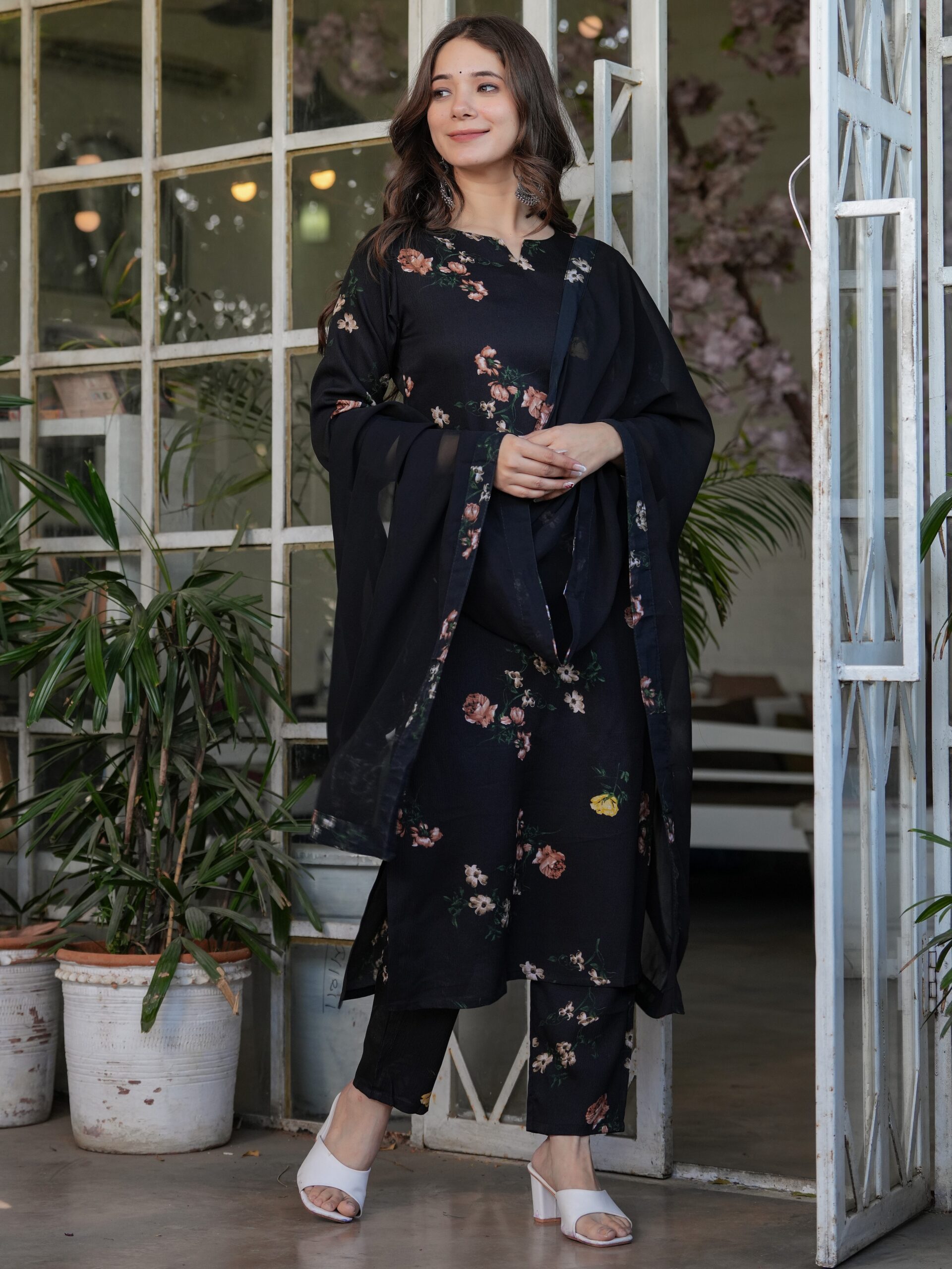 Silk Blend Printed Straight Kurta with Pant And Dupatta Set - Image 6