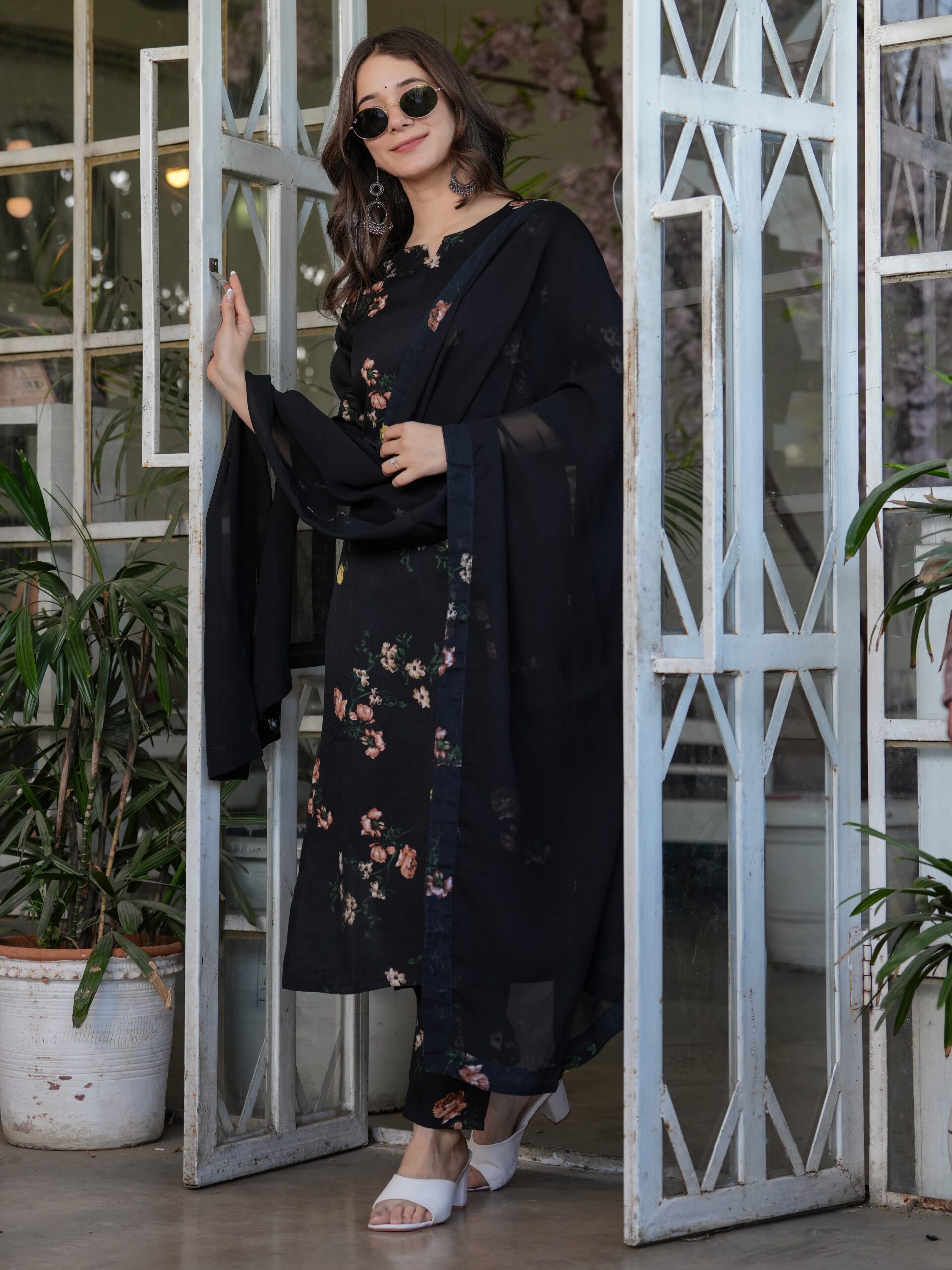 Silk Blend Printed Straight Kurta with Pant And Dupatta Set - Image 3