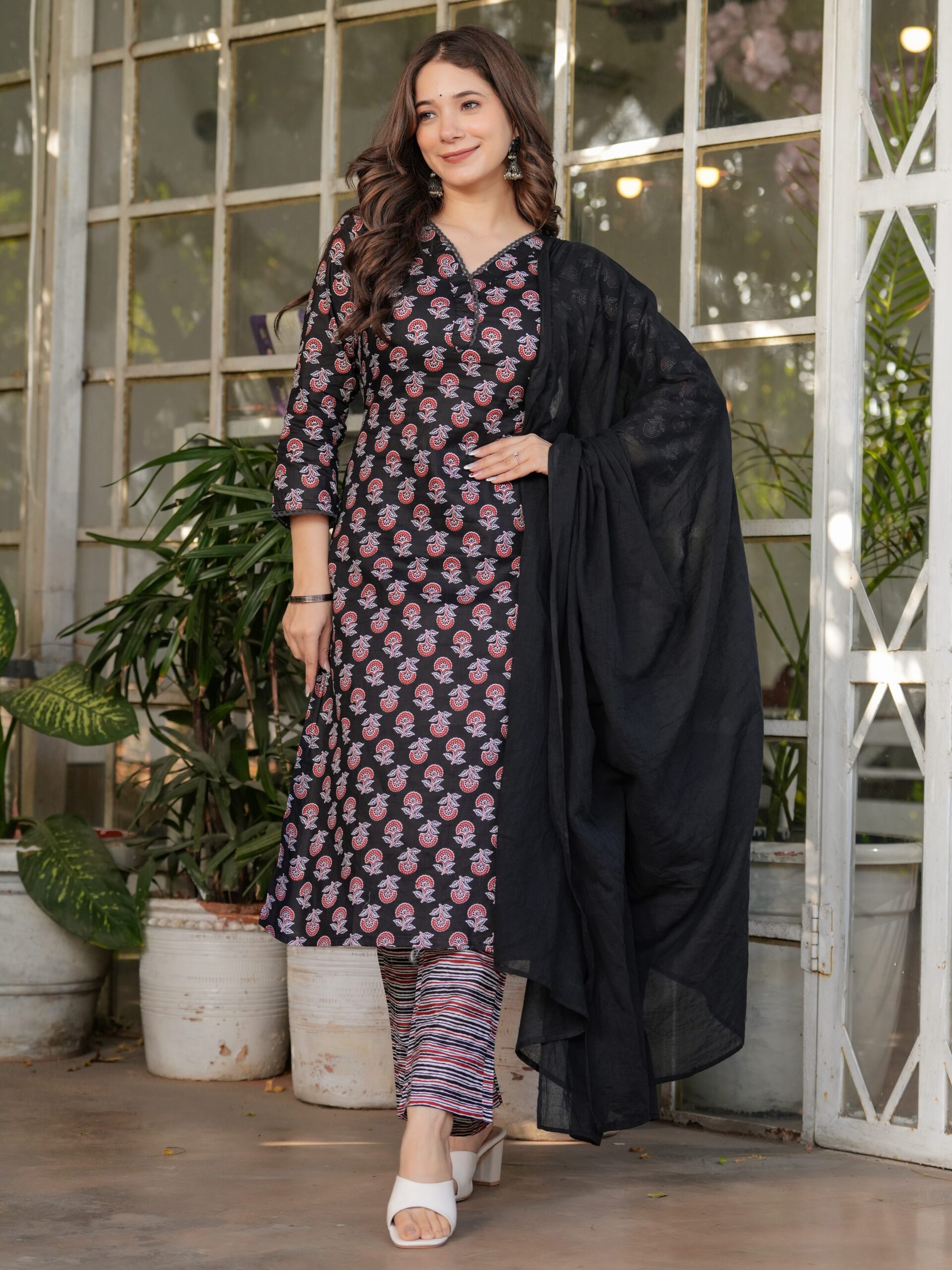 Black Kurta with Pant And Dupatta - Image 5