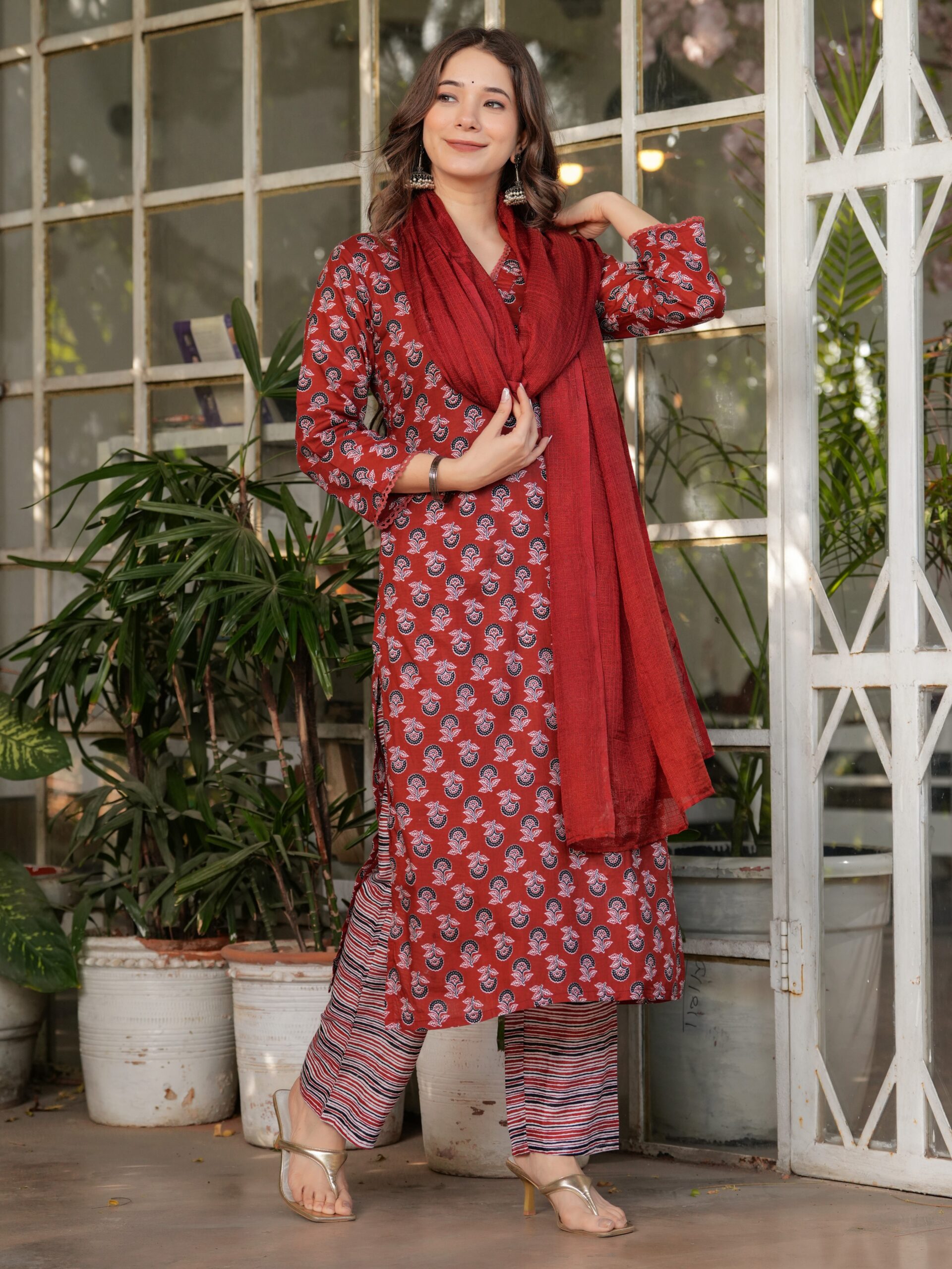 Maroon Kurta with Pant And Dupatta - Image 5