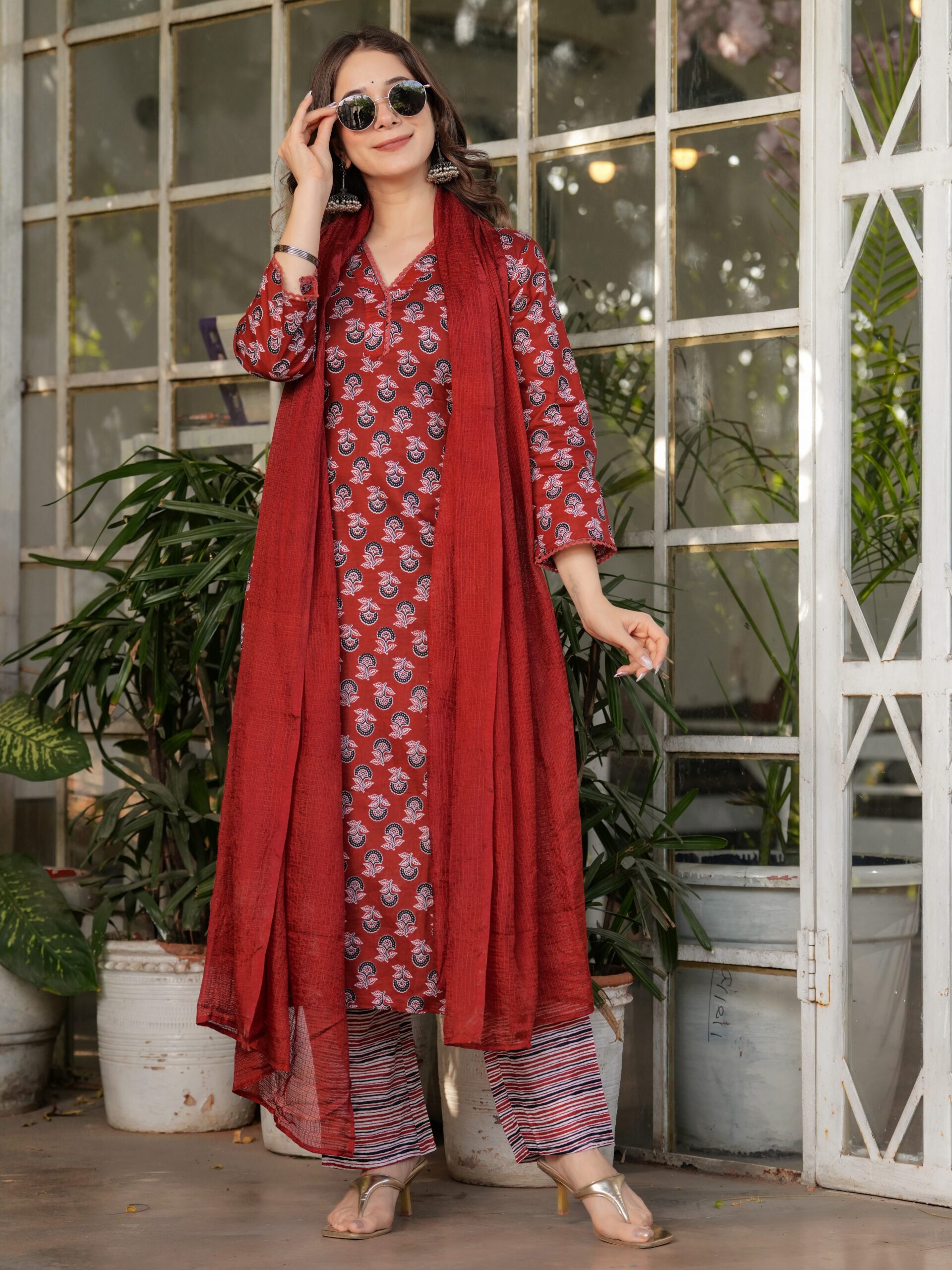 Maroon Kurta with Pant And Dupatta - Image 3