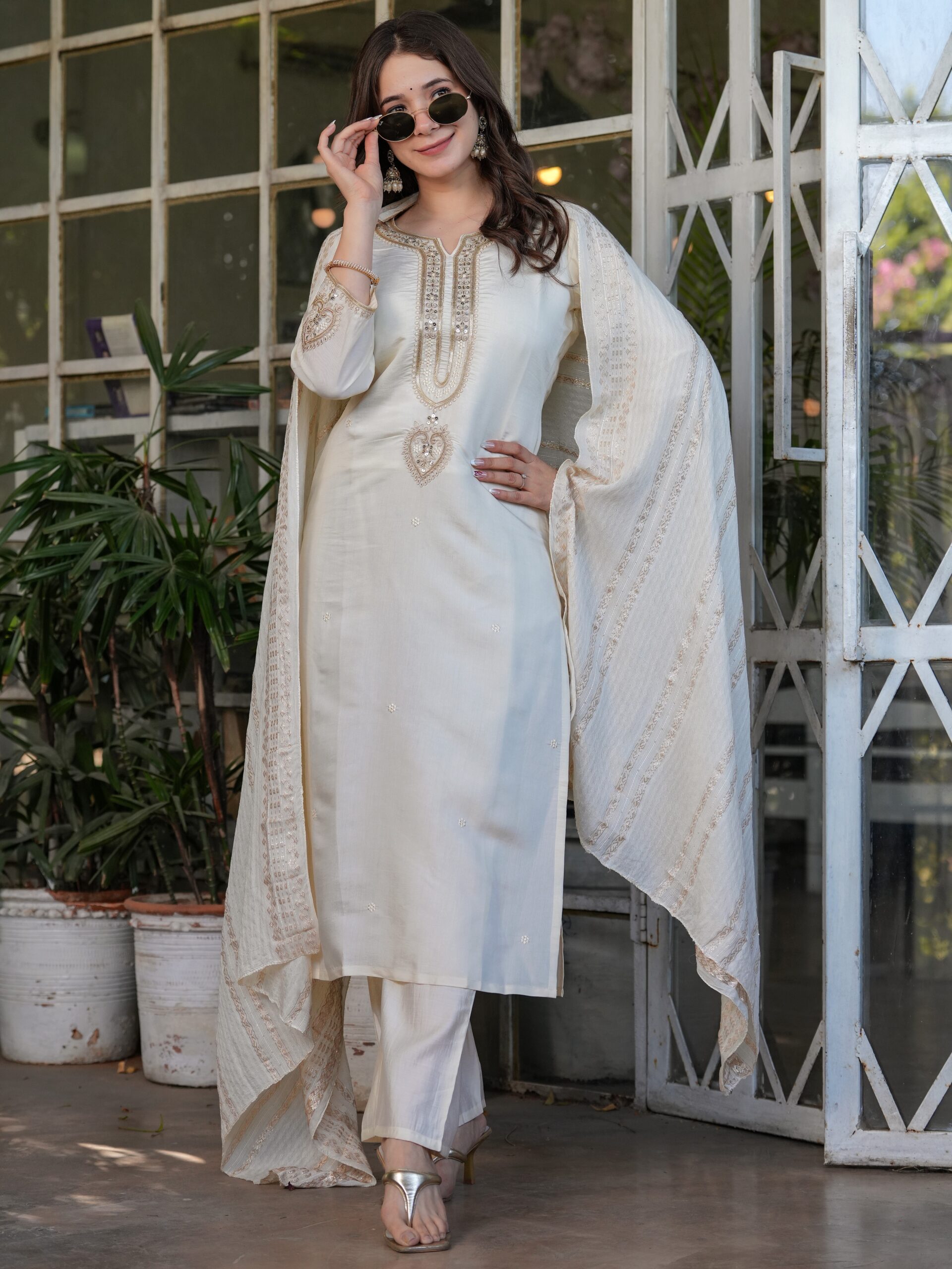Kurta With Pant And Dupatta - Image 9