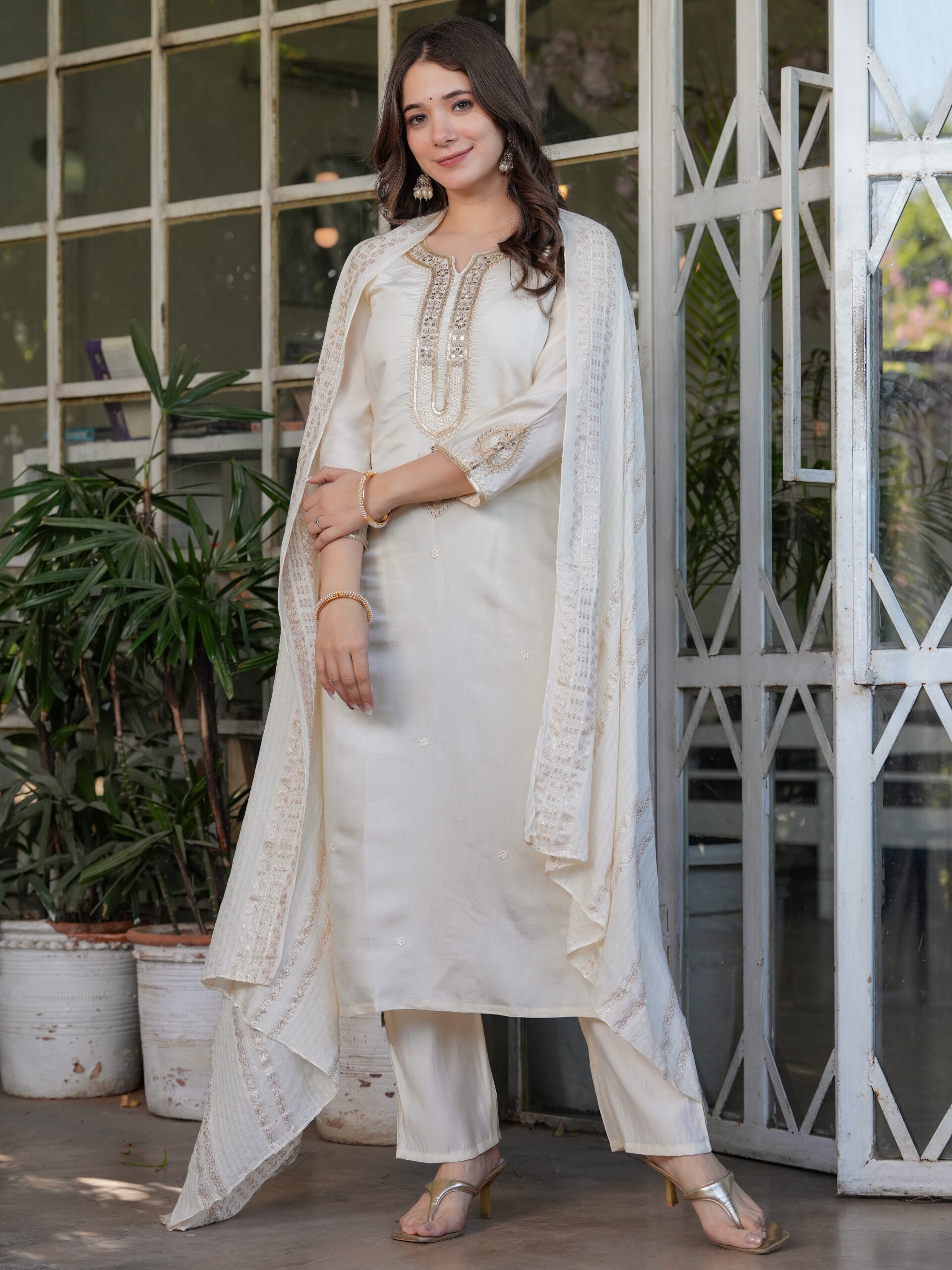 Kurta With Pant And Dupatta - Image 10