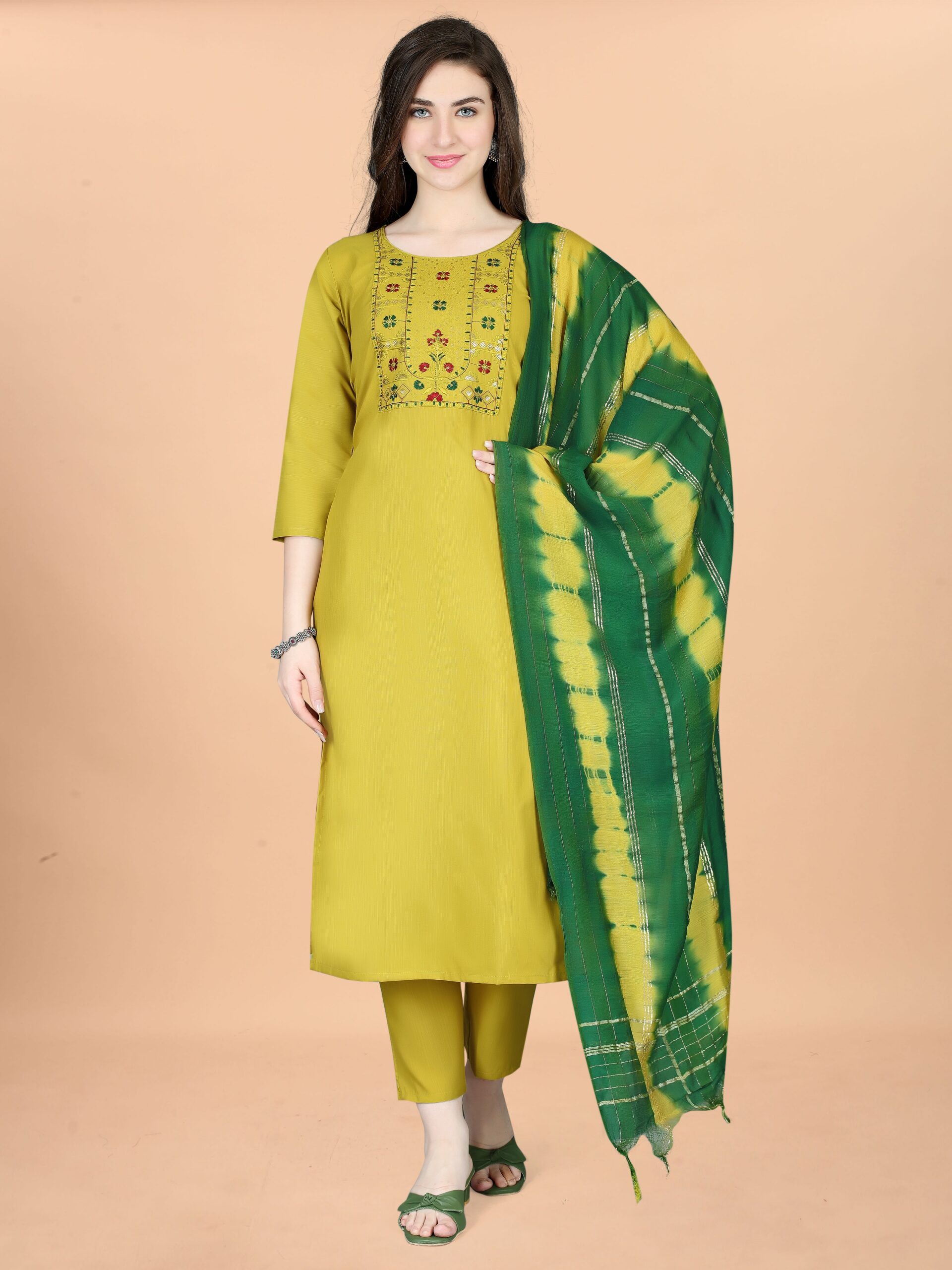 heavy embroidery Kurta With Pant And Dupata Set - Image 3
