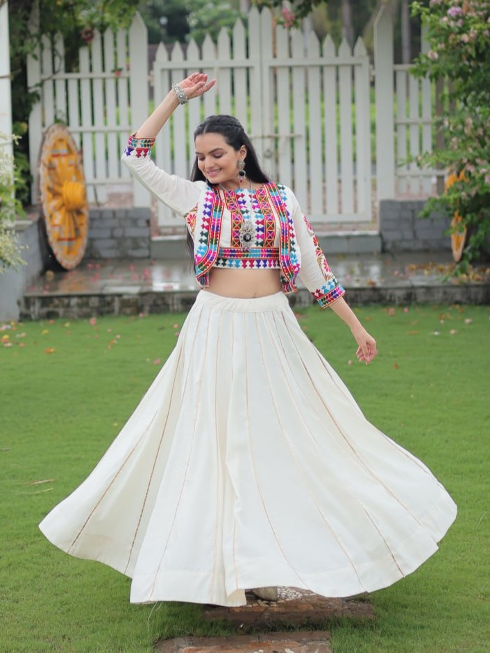 Kutchi Gamthi Embroidered Work Lehenga Choli - Image 3