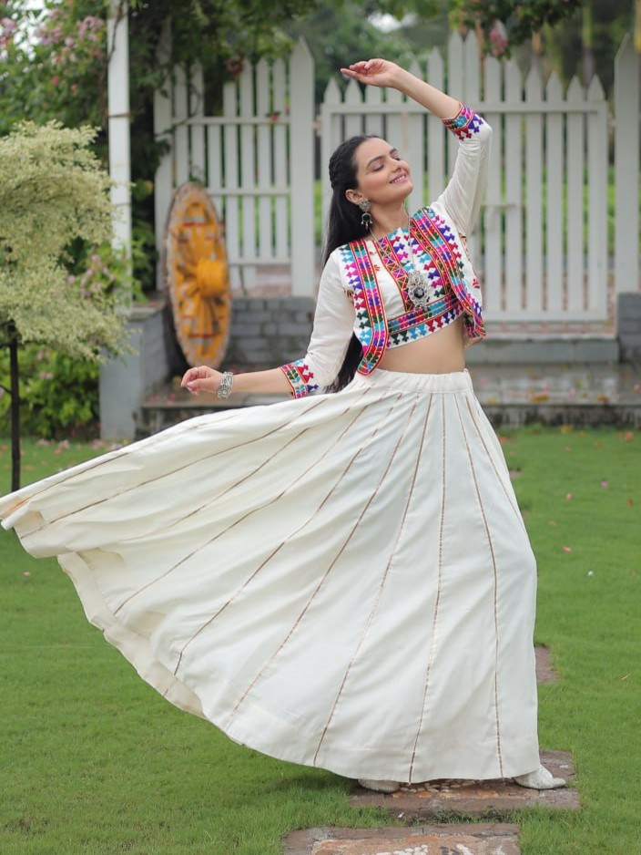 Kutchi Gamthi Embroidered Work Lehenga Choli - Image 4