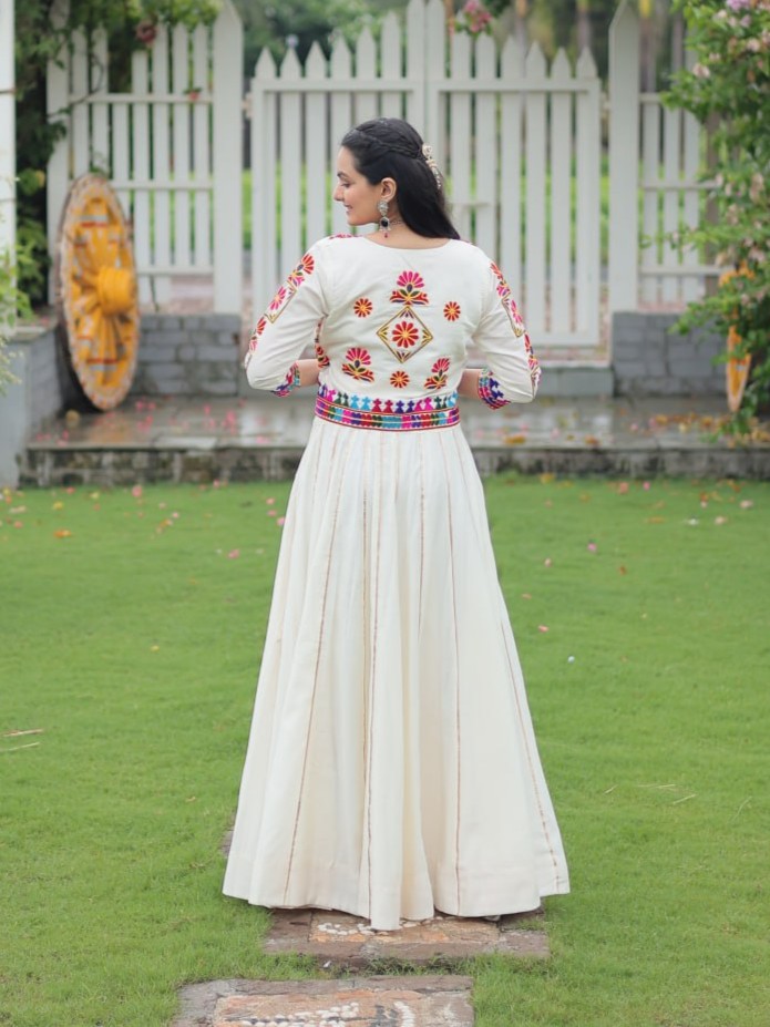 Kutchi Gamthi Embroidered Work Lehenga Choli - Image 10