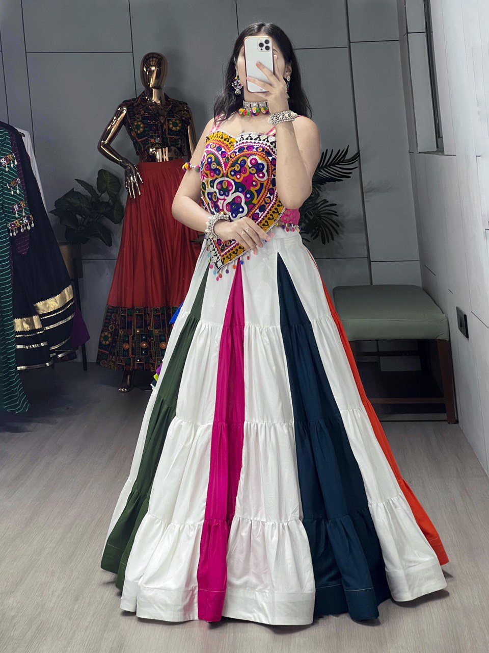 Front Side Kutchi Work Lehenga Choli - Image 5