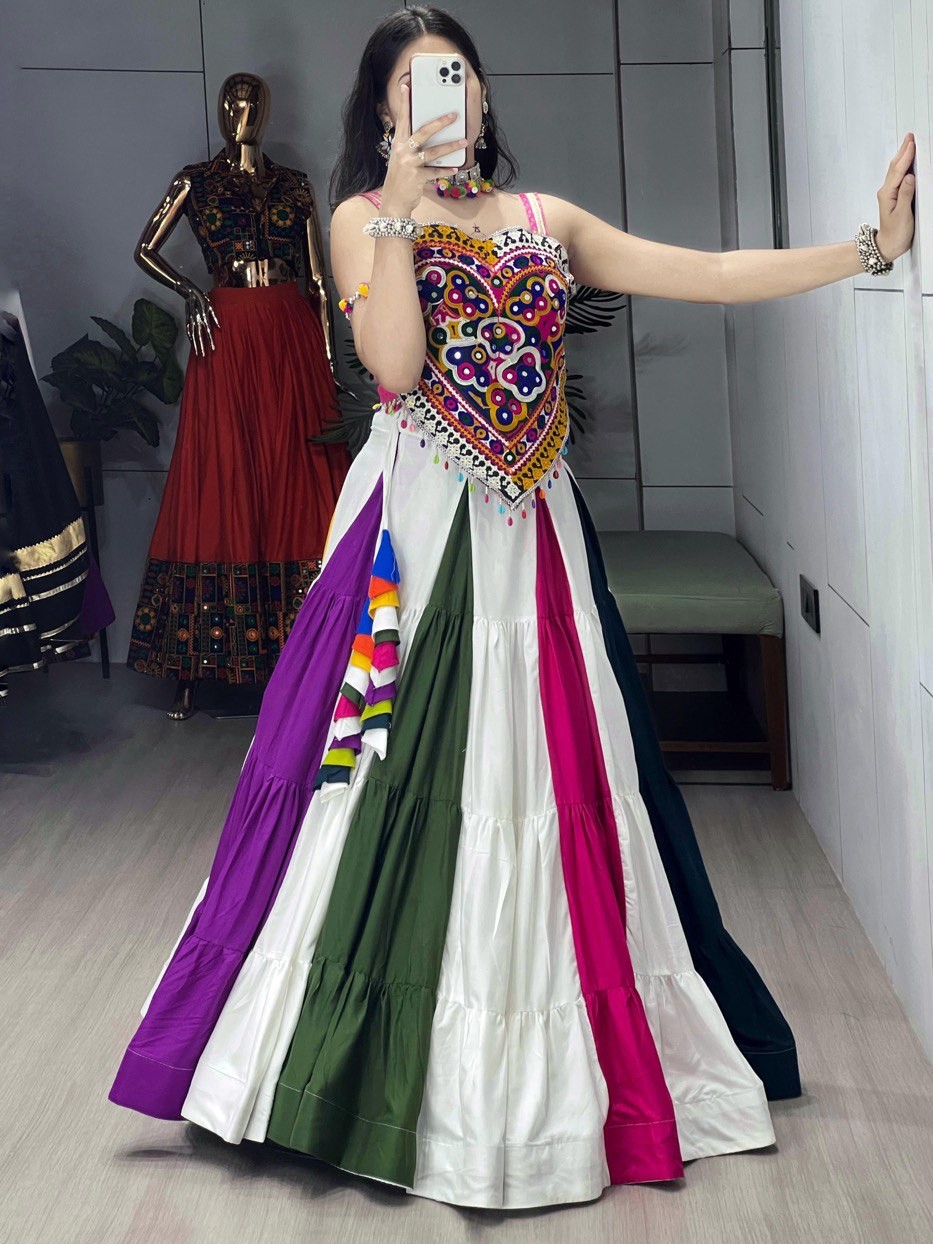 Front Side Kutchi Work Lehenga Choli - Image 3